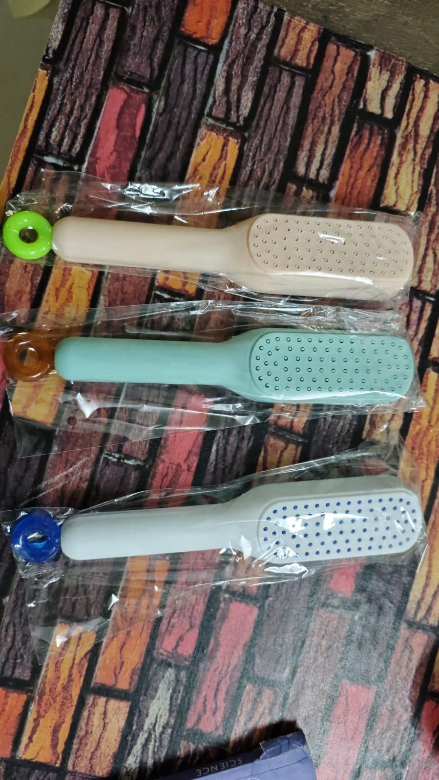 Self-cleaning Anti-static Massage Comb for Adults and Kids- Pack of 1 new1wu-ts